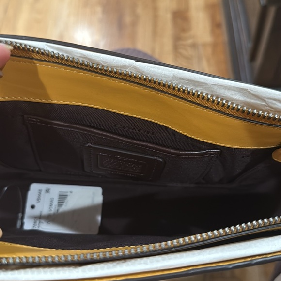 Coach crossbody -mustard -W’s Authentic - Picture 7 of 10